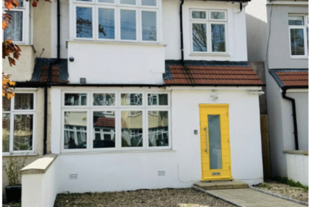 Bright double room with private kitchenette – Braeside Road