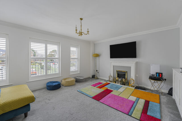 Spacious Four-Bedroom Townhouse – Bexley Park, DA2