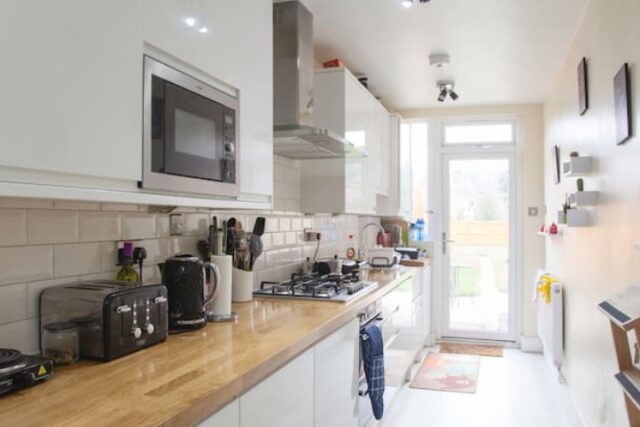 Exceptional Six-Bedroom Family Home with Extensive Living Space – Friern Road, SE22