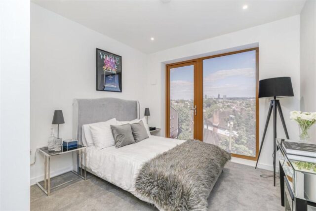 Contemporary 3 Double Bed in the heart of Southfields