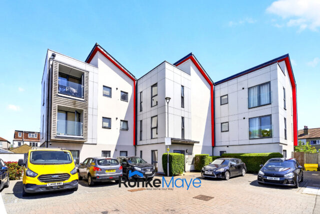 Spacious One Bedroom on Cairns Avenue SW16