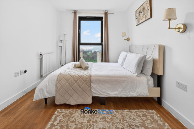 Kingfisher Heights, 1 Bed in Silvertown E16