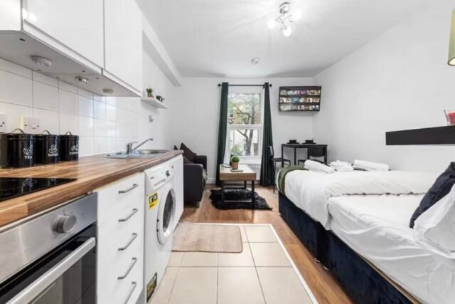 Bright Studio-Style Flat to Rent in SW2