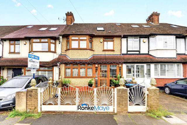 Spacious 4 Bedroom Family Home with Garage, Private Garden & Off-Street Parking