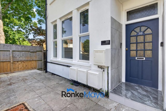 Top Floor Victorian Flat, 3 Beds – Hainthorpe Road, Lambeth