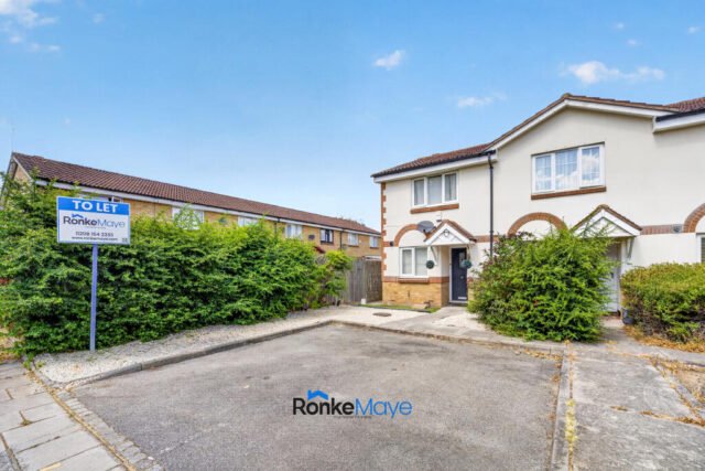 2 bedroom end of terrace house for rent in Greenside Close, Lewisham