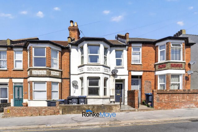 4 bedroom terraced house for rent in Manor Road, South Norwood