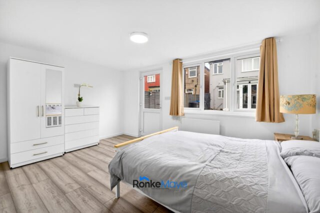 Detached All-Inclusive Studio with Private Entrance in Streatham, SW16
