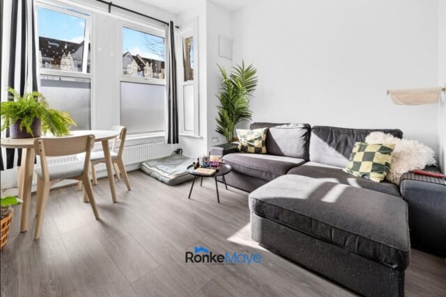 Spacious Two-Bedroom Garden Flat on St John’s Avenue