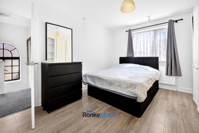 Furnished Double Room near Norbury Station, SW16